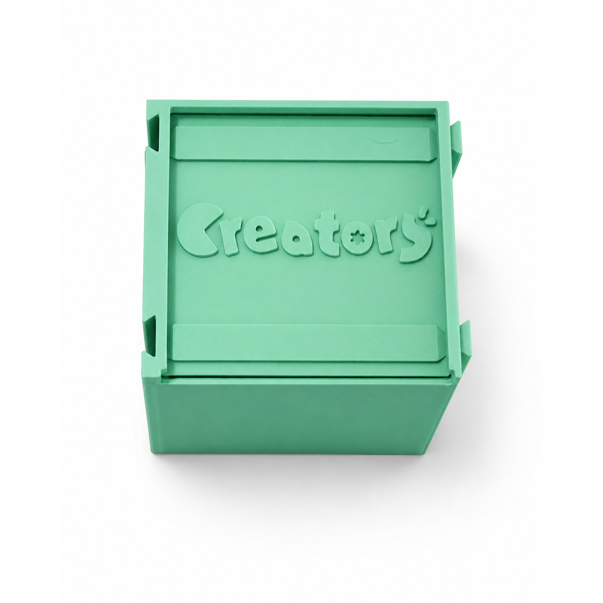 Front view of the closed green Safari Discovery storage case